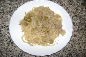 Spaghetti With Tuna and Olives Recipe